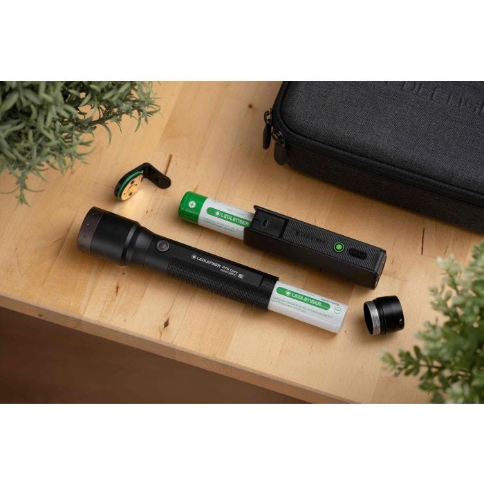 Foto von Ledlenser Powerbank Flex 5 mit USB-Typ-A auf Typ-C-Kabel