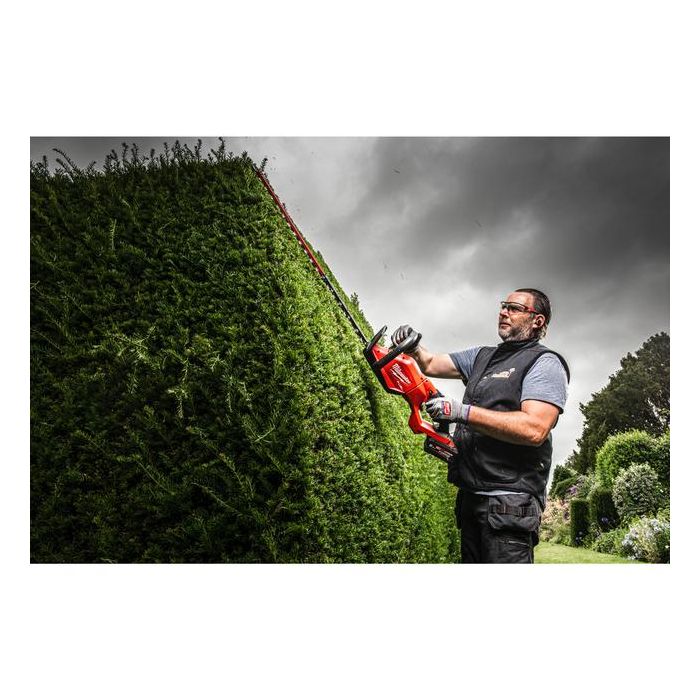 Bild von Milwaukee Akku-Heckenschere M18 FHET60G2-0, 60cm Schwert, 32mm Messerabstand für 25mm Äste, Griff in