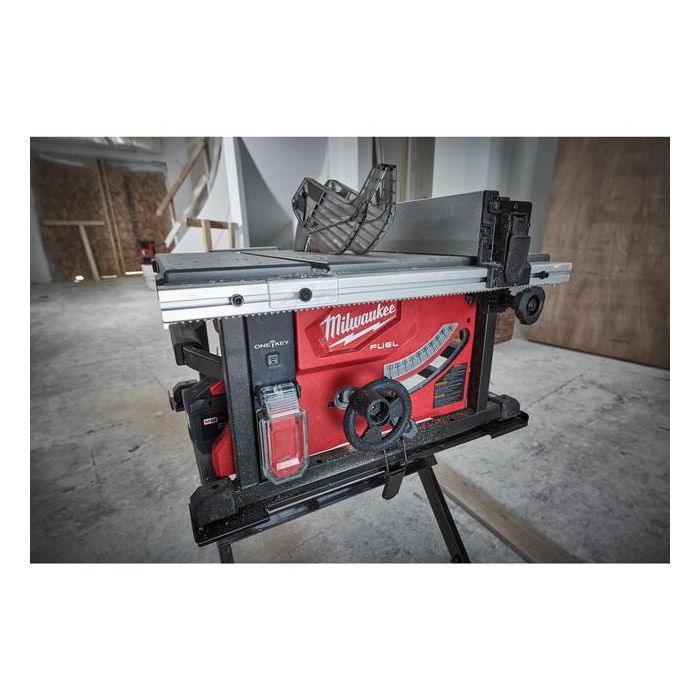 Bild von Milwaukee Akku-Tischsäge M18 FTS210-121B inkl. 12,0 Ah Akku und Schnellladegerät im Karton