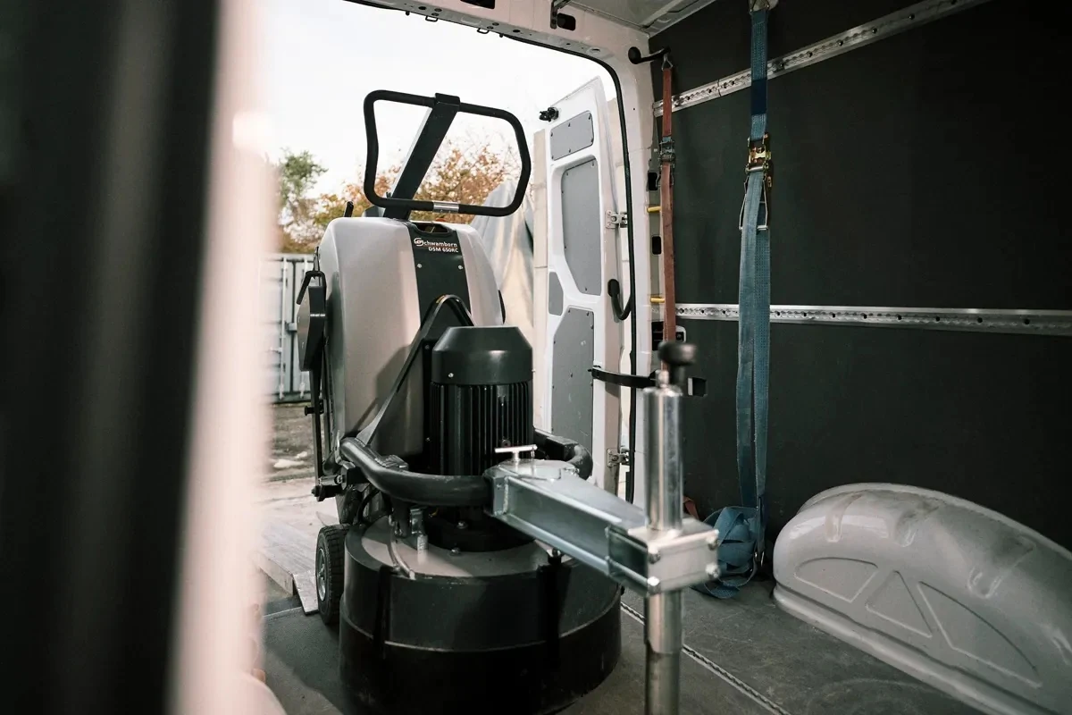 MAX Europe Bindemaschine und Schwamborn Schleiftechnik zur Miete für professionelle Baustelleneinsätze
