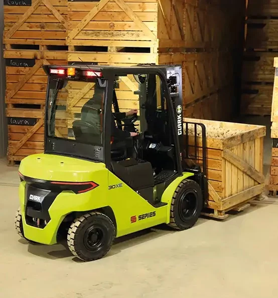CLARK Gabelstapler für Lager, Logistik und Materialumschlag