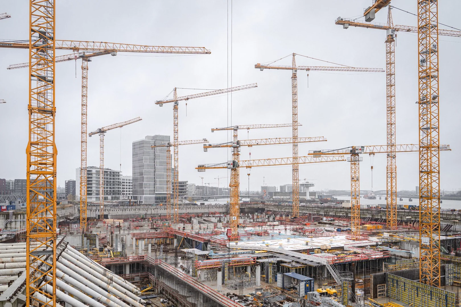 FN Referenz mit einem Liebherr EC-B-Kran