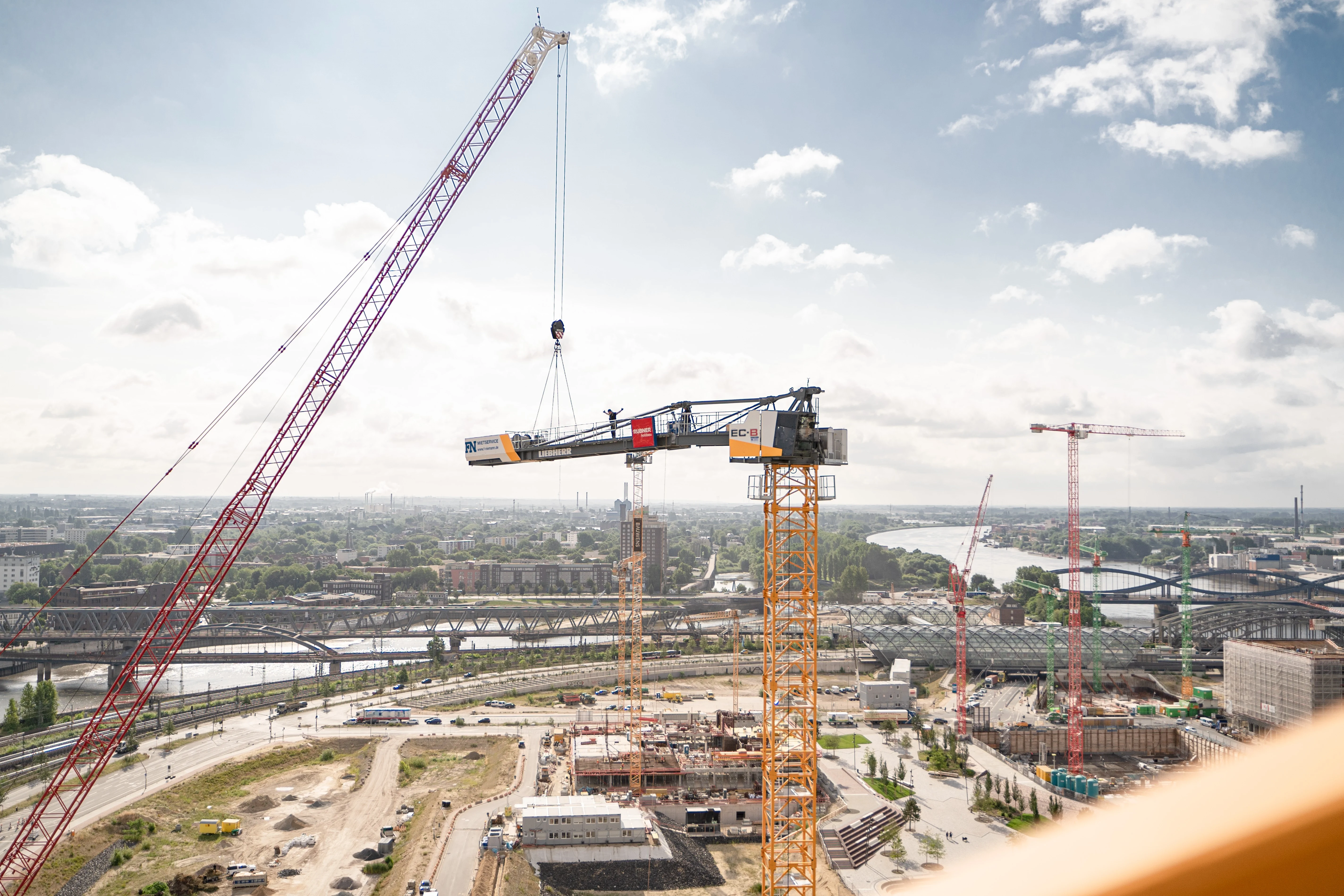 FN Referenz mit einem Liebherr EC-H-Kran
