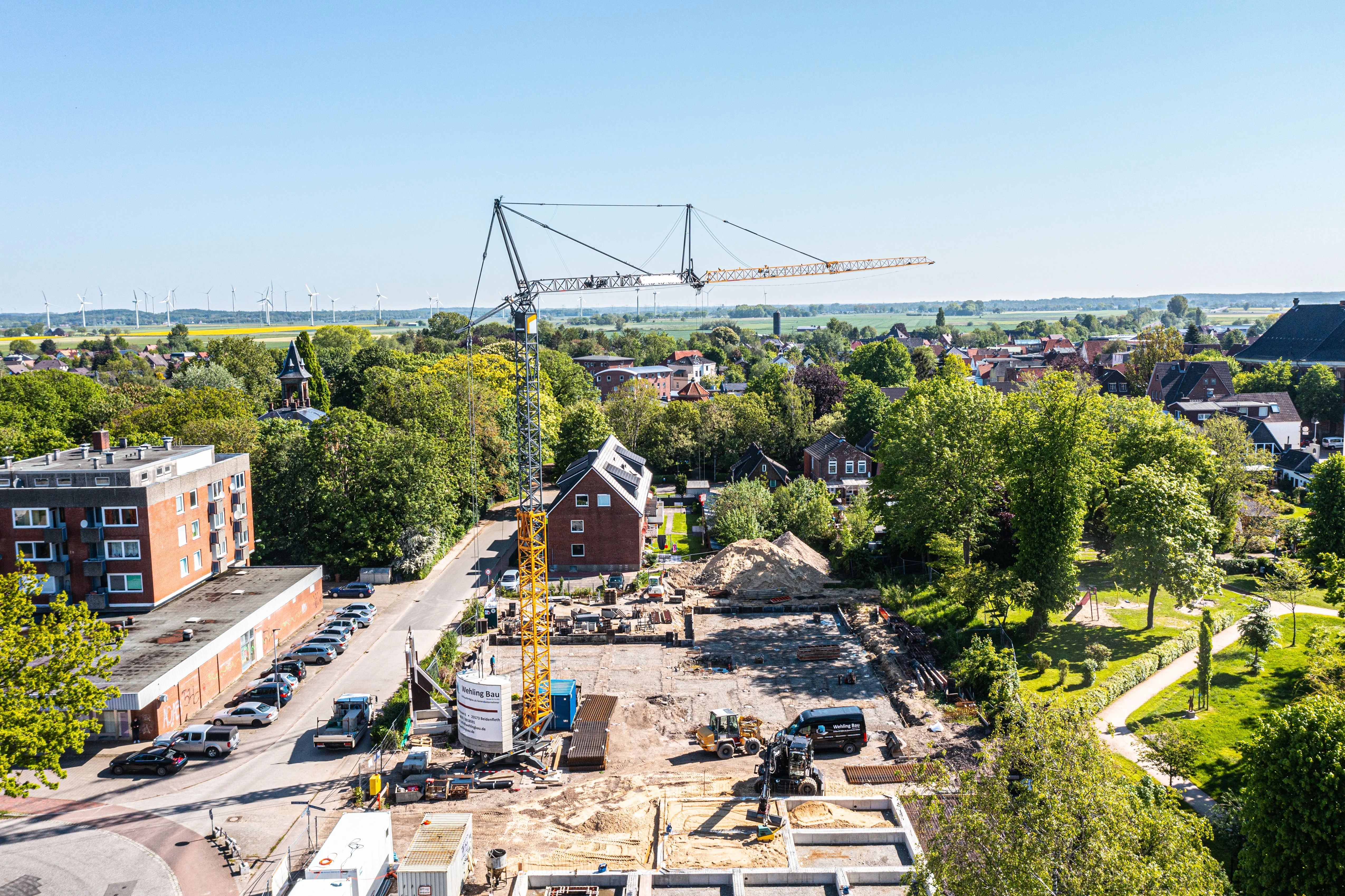 FN Referenz: Liebherr L-Kran auf enger Baustelle