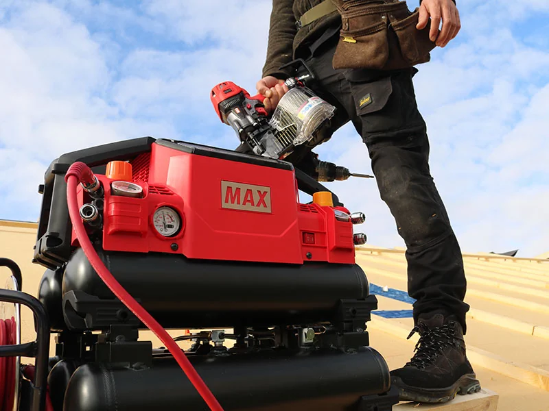 MAX Europe Baustahl-Bindemaschine und Befestigungstechnik im professionellen Einsatz