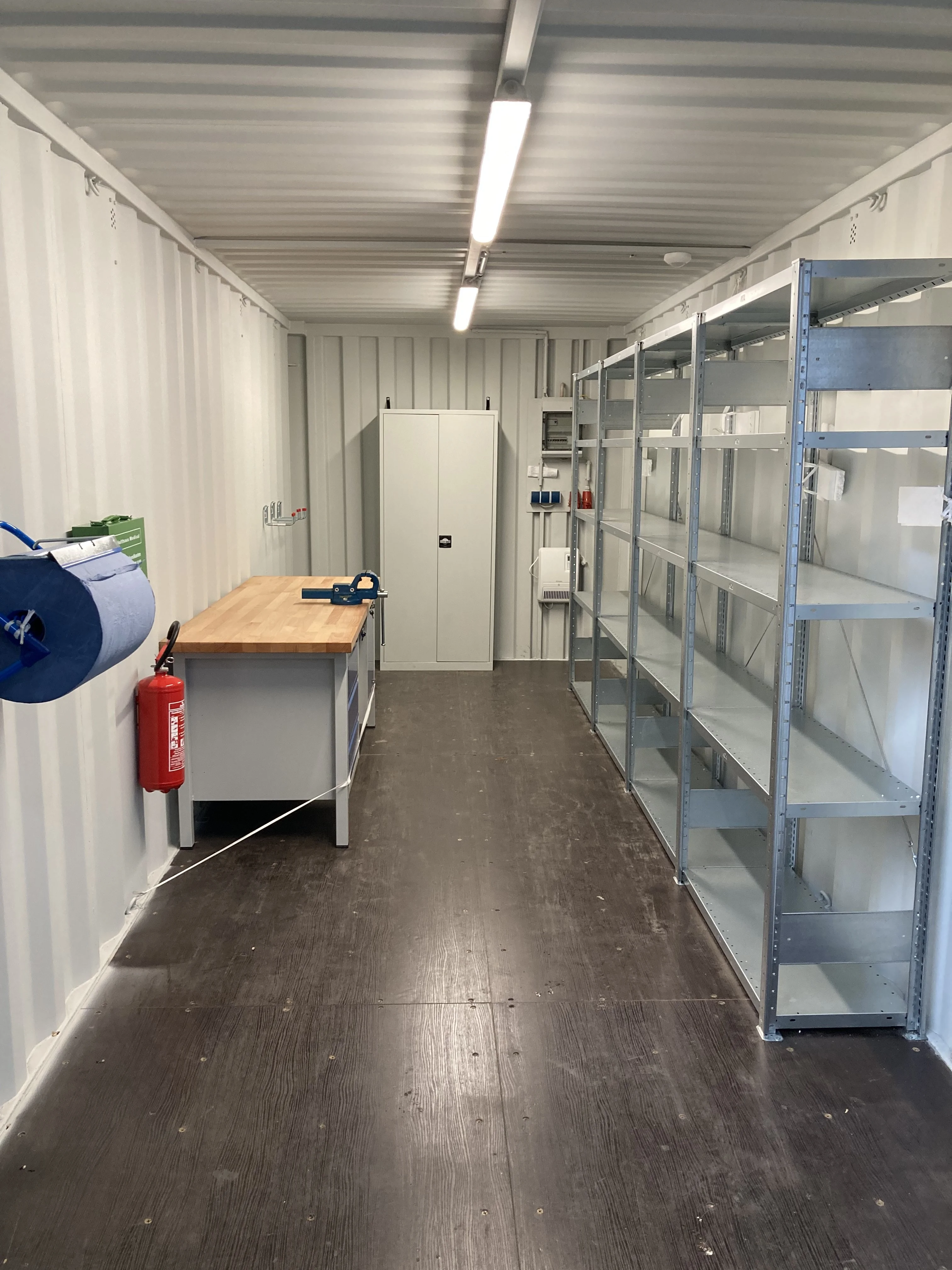 Lagercontainer und Materialcontainer für Werkzeuge und Baustoffe
