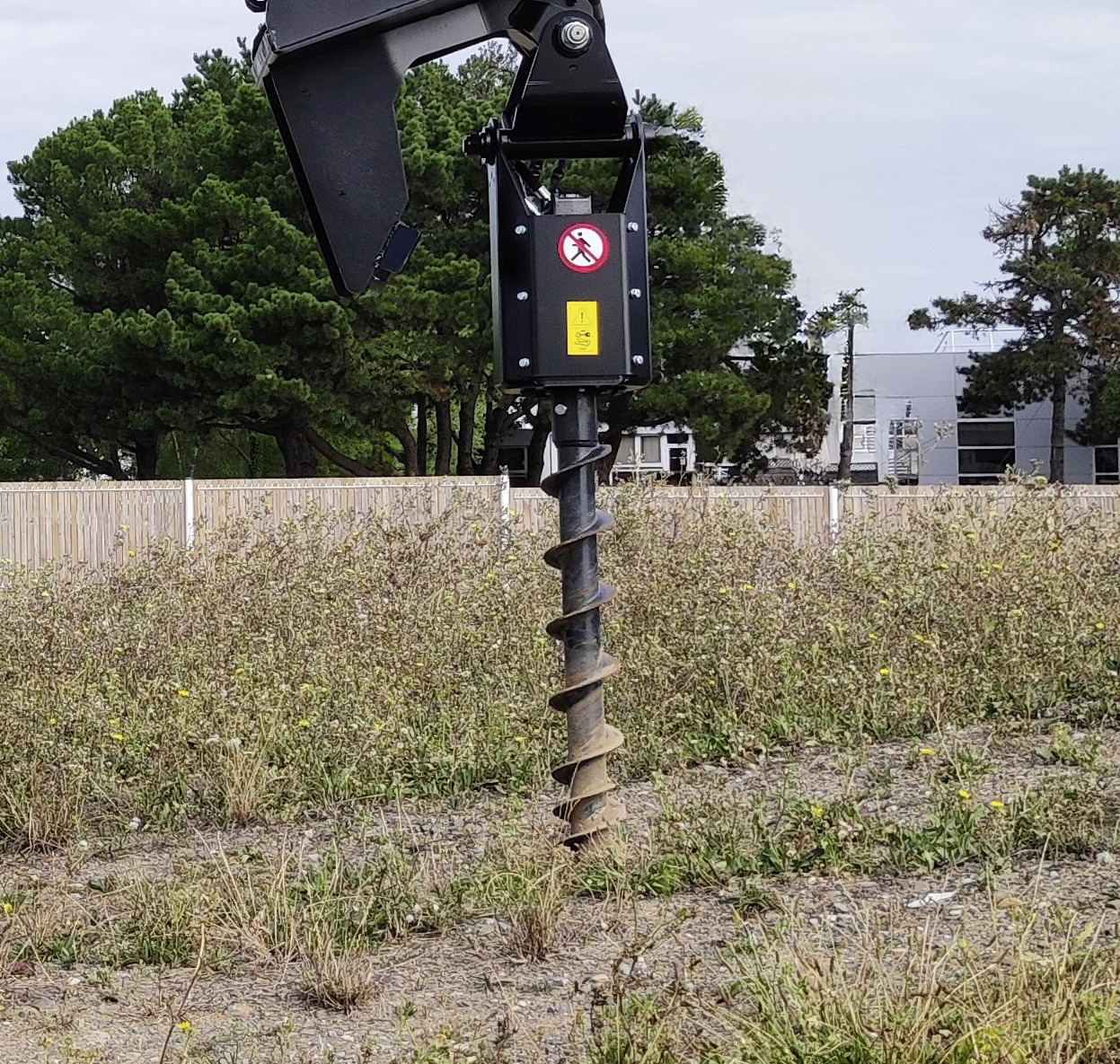 Manitou Erdbohrer mit Planetenantrieb
