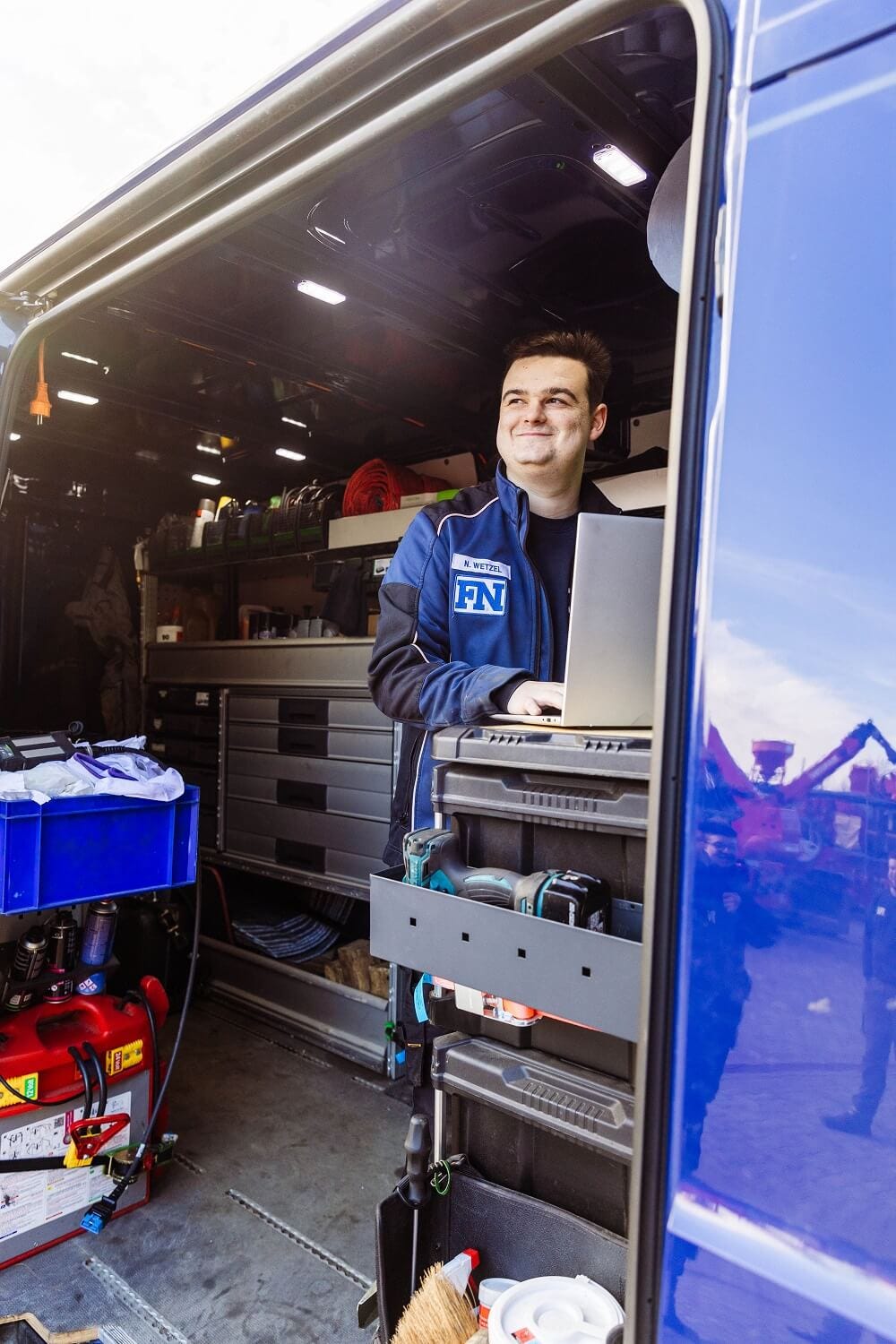 AUSZUBILDENDE/N ZUM ELEKTRONIKER/IN FÜR MASCHINEN- UND ANTRIEBSTECHNIK (M/W/D) AUSZUBILDENDE/N ZUM ELEKTRONIKER/IN FÜR MASCHINEN- UND ANTRIEBSTECHNIK (M/W/D)
