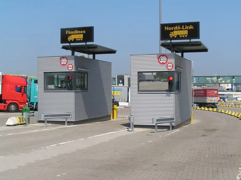 Abfertigungscontainer 4
